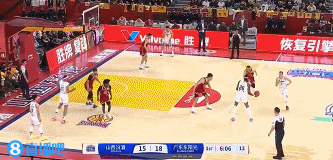 DB真人旗舰帽子戏法！胡明轩连中3记三分 帮助广东占据场上主动