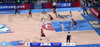 DG视讯官网平台有所回暖！孙铭徽抢断反击一条龙得手 帮助球队继续迫近比分